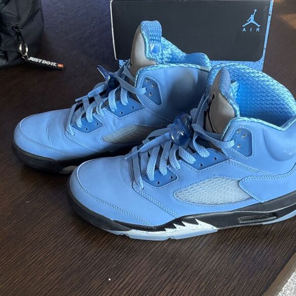 Jordan 5 Retro University Blue Sneakers Men’s size 10. Excellent condition. - Picture 4 of 7